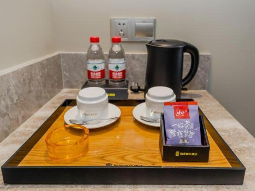 Home Inn Plus Shanghai New International Expo Center Yushan Road Yuanshen Sports Exterior foto