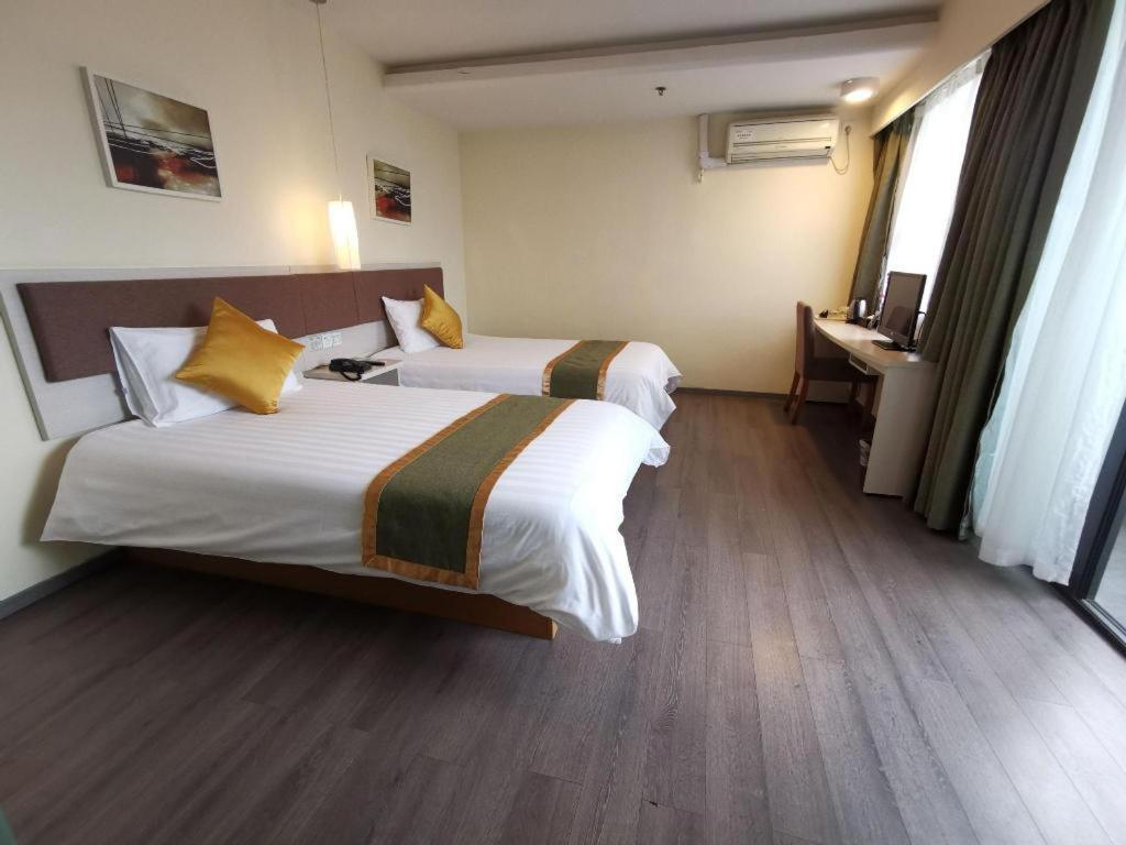 Home Inn Plus Shanghai New International Expo Center Yushan Road Yuanshen Sports Exterior foto